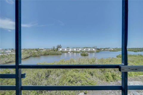 Купить коммерческую недвижимость в Энглвуд, Флорида 85.56м2, № 508007 - фото 15