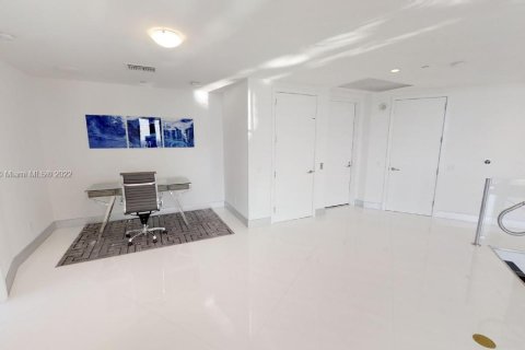 Condominio en venta en Sunny Isles Beach, Florida, 3 dormitorios, 290.78 m2 № 121366 - foto 21