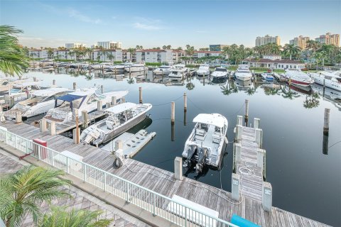 Condo in Aventura, Florida, 2 bedrooms  № 1328696 - photo 25