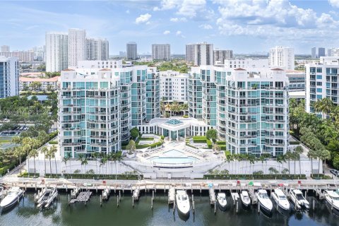 Condo in Aventura, Florida, 2 bedrooms  № 1328696 - photo 1