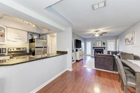 Copropriété à louer à Tampa, Floride: 2 chambres, 92.53 m2 № 1341570 - photo 5