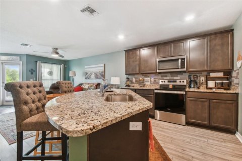 Touwnhouse à vendre à Tampa, Floride: 2 chambres, 150.59 m2 № 1341569 - photo 5