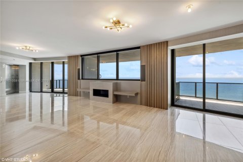 Condominio en venta en Sunny Isles Beach, Florida, 3 dormitorios, 292.64 m2 № 547483 - foto 1