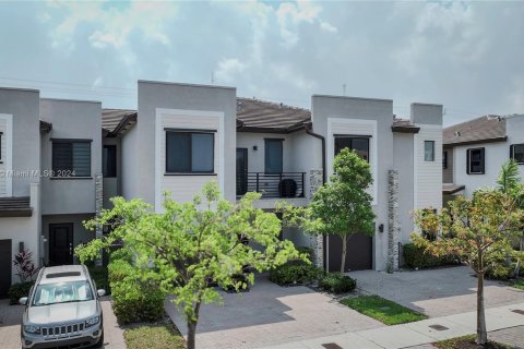 Townhouse in Miami, Florida 4 bedrooms, 178.37 sq.m. № 1187118 - photo 1