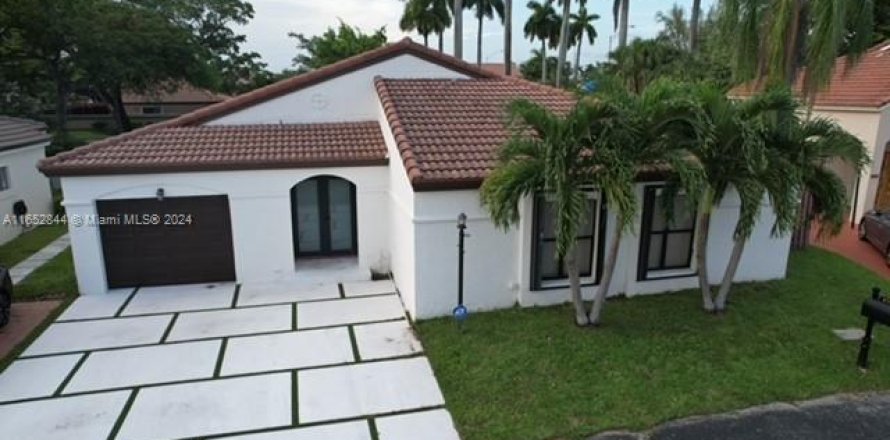 Villa ou maison à Miami, Floride 3 chambres, 127.46 m2 № 1346031