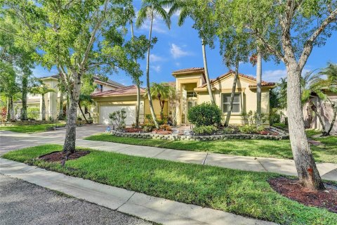 House in Weston, Florida 5 bedrooms, 285.67 sq.m. № 1345969 - photo 2