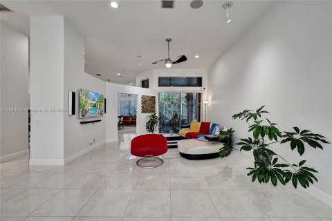 House in Weston, Florida 5 bedrooms, 285.67 sq.m. № 1345969 - photo 3