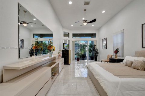 House in Weston, Florida 5 bedrooms, 285.67 sq.m. № 1345969 - photo 15