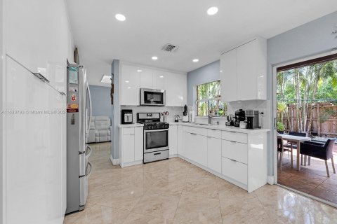 Casa en venta en Miami, Florida, 3 dormitorios, 209.12 m2 № 1294241 - foto 8