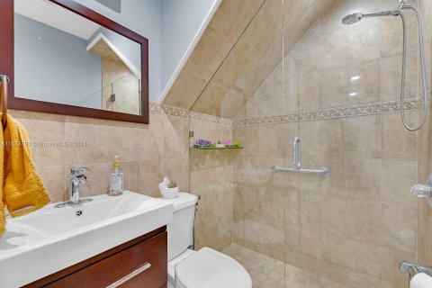 Casa en venta en Miami, Florida, 3 dormitorios, 209.12 m2 № 1294241 - foto 13