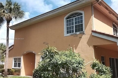 Townhouse in Greenacres, Florida 3 bedrooms, 188.59 sq.m. № 1316236 - photo 3