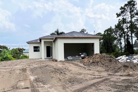 Villa ou maison à vendre à Lehigh Acres, Floride: 3 chambres, 136.66 m2 № 682060 - photo 1
