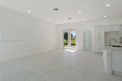 Casa en venta en Lehigh Acres, Florida, 3 dormitorios, 136.66 m2 № 682060 - foto 6