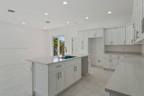 Casa en venta en Lehigh Acres, Florida, 3 dormitorios, 136.66 m2 № 682060 - foto 4