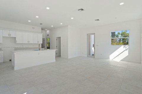 Villa ou maison à vendre à Lehigh Acres, Floride: 3 chambres, 136.66 m2 № 682060 - photo 5