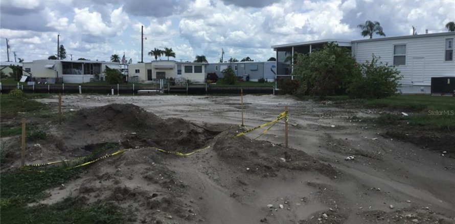 Terrain à North Port, Floride № 659300