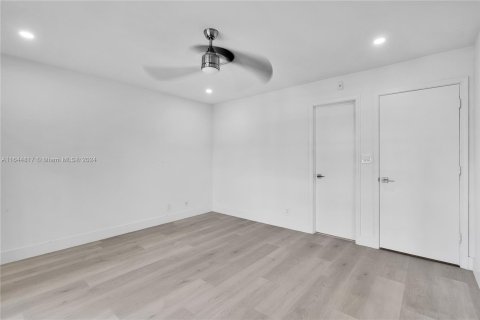 Condo in Davie, Florida, 2 bedrooms  № 1327787 - photo 13