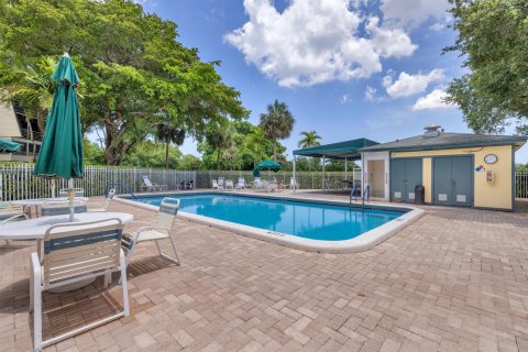 Condo in Tamarac, Florida, 2 bedrooms  № 1188440 - photo 2