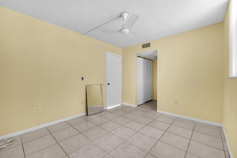 Condo in Tamarac, Florida, 2 bedrooms  № 1188440 - photo 13