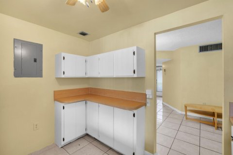 Condo in Tamarac, Florida, 2 bedrooms  № 1188440 - photo 20