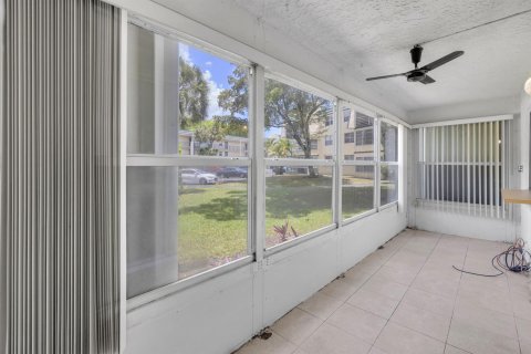 Condo in Tamarac, Florida, 2 bedrooms  № 1188440 - photo 4