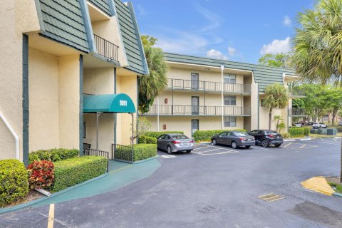 Condo in Tamarac, Florida, 2 bedrooms  № 1188440 - photo 23