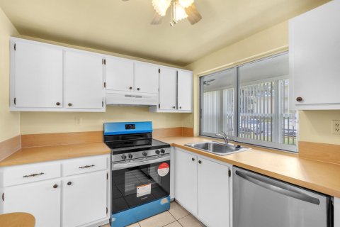 Condo in Tamarac, Florida, 2 bedrooms  № 1188440 - photo 19