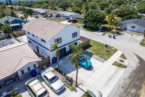 Villa ou maison à vendre à Pompano Beach, Floride: 3 chambres, 267.56 m2 № 1189855 - photo 1