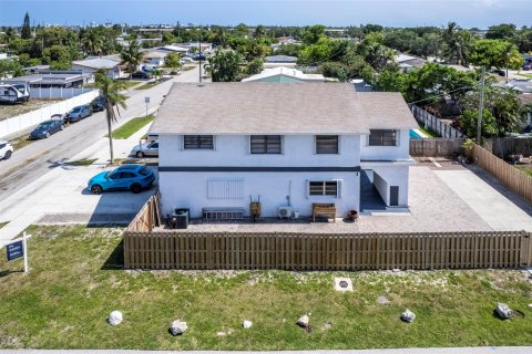 Casa en venta en Pompano Beach, Florida, 3 dormitorios, 267.56 m2 № 1189855 - foto 6