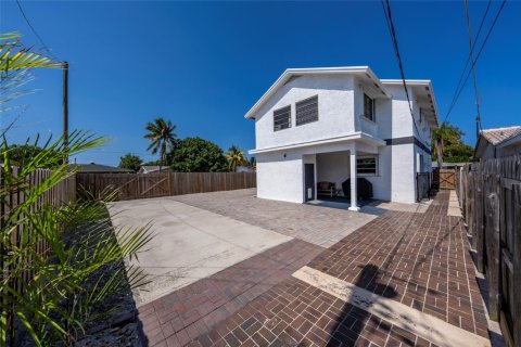 Casa en venta en Pompano Beach, Florida, 3 dormitorios, 267.56 m2 № 1189855 - foto 11