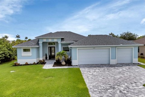 House in Port Charlotte, Florida 3 bedrooms, 154.5 sq.m. № 1245850 - photo 1