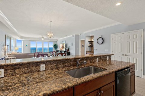 Condo in Daytona Beach Shores, Florida, 3 bedrooms  № 1346892 - photo 15