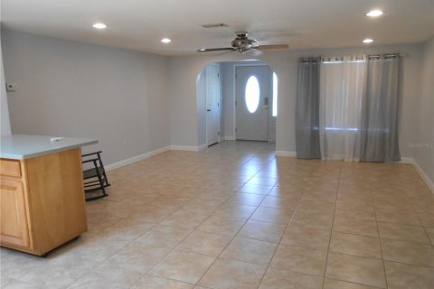 House in Port Charlotte, Florida 5 bedrooms, 199.83 sq.m. № 1346863 - photo 5