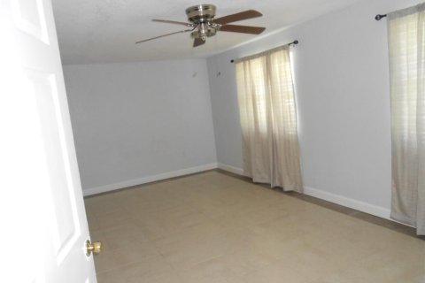 House in Port Charlotte, Florida 5 bedrooms, 199.83 sq.m. № 1346863 - photo 7