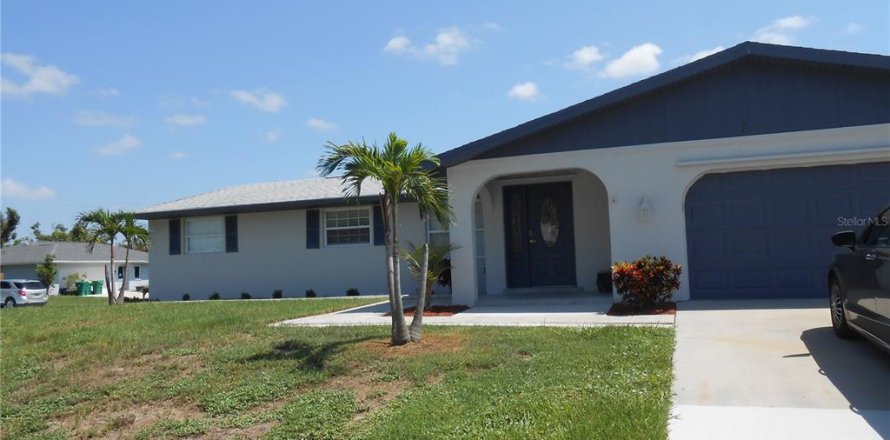 House in Port Charlotte, Florida 5 bedrooms, 199.83 sq.m. № 1346863