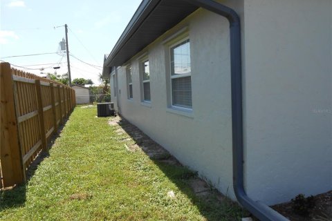 Villa ou maison à louer à Port Charlotte, Floride: 5 chambres, 199.83 m2 № 1346863 - photo 30