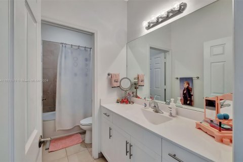 Villa ou maison à vendre à Miami, Floride: 5 chambres, 263.19 m2 № 1294405 - photo 28