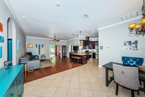 House in Saint Petersburg, Florida 4 bedrooms, 199.83 sq.m. № 1342609 - photo 7