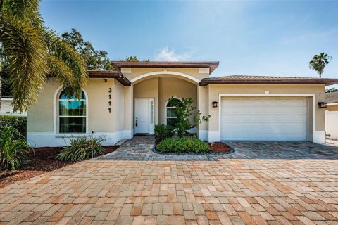 Casa en venta en Saint Petersburg, Florida, 4 dormitorios, 199.83 m2 № 1342609 - foto 1