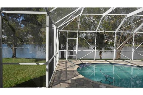 House in Pembroke Pines, Florida 4 bedrooms, 256.78 sq.m. № 1141872 - photo 13