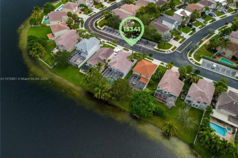 House in Pembroke Pines, Florida 4 bedrooms, 256.78 sq.m. № 1141872 - photo 24