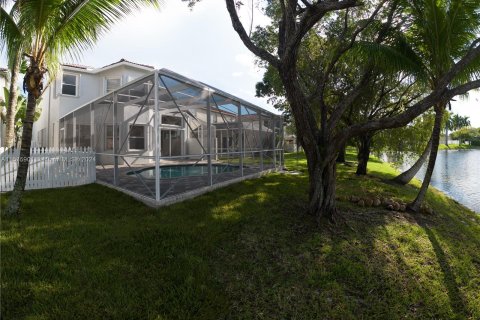 House in Pembroke Pines, Florida 4 bedrooms, 256.78 sq.m. № 1141872 - photo 10
