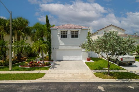 House in Pembroke Pines, Florida 4 bedrooms, 256.78 sq.m. № 1141872 - photo 1