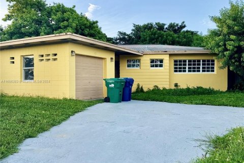 Villa ou maison à vendre à Miami Gardens, Floride: 3 chambres, 111.85 m2 № 1356640 - photo 1