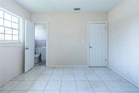 Villa ou maison à vendre à Miami Gardens, Floride: 3 chambres, 111.85 m2 № 1356640 - photo 24