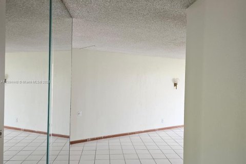 Condo in Lauderhill, Florida, 2 bedrooms  № 1187127 - photo 27