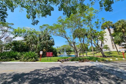 Condo in Lauderhill, Florida, 2 bedrooms  № 1187127 - photo 7