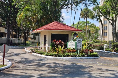 Condo in Lauderhill, Florida, 2 bedrooms  № 1187127 - photo 28