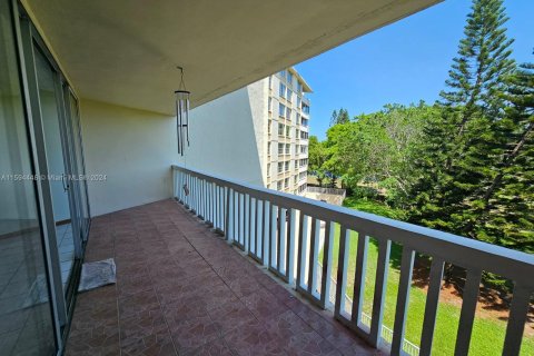 Condo in Lauderhill, Florida, 2 bedrooms  № 1187127 - photo 16