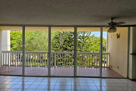 Condo in Lauderhill, Florida, 2 bedrooms  № 1187127 - photo 23